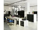 REGAŁ BIUROWY R 80 cm CLP 1 DRZWI 4 PÓŁKI BIAŁY / GRAFIT POŁYSK